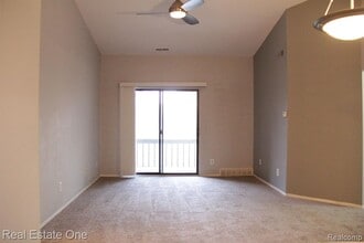 21960 Indian Creek Dr in Farmington Hills, MI - Building Photo - Building Photo