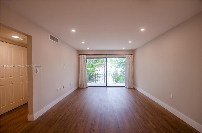 8281 SW 128th St in Pinecrest, FL - Building Photo - Building Photo