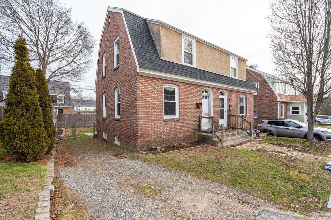 206 Concord Way in Portsmouth, NH - Building Photo