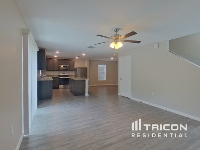 1066 Mansfield Rd in Tavares, FL - Building Photo - Building Photo