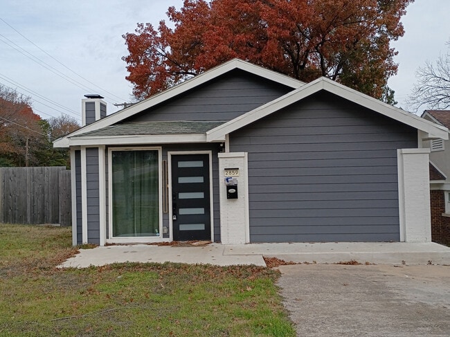 Room in House on W Brooklyn Ave in Dallas, TX - Building Photo - Building Photo