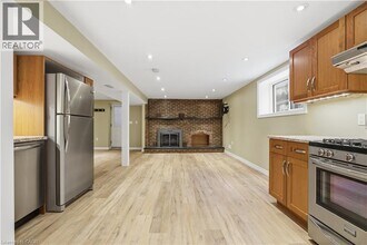 41 Broken Oak Crescent in Kitchener, ON - Building Photo - Building Photo