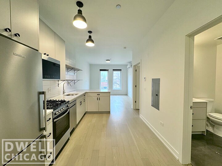 1050 W Wilson Ave in Chicago, IL - Building Photo