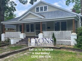 315 S Berrien St in Nashville, GA - Building Photo