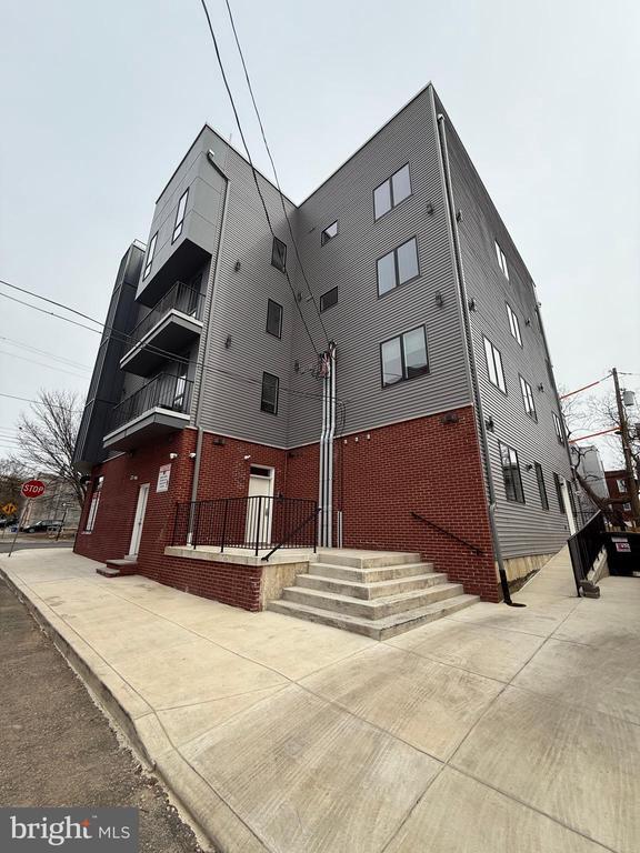 property at 914 W Susquehanna Ave