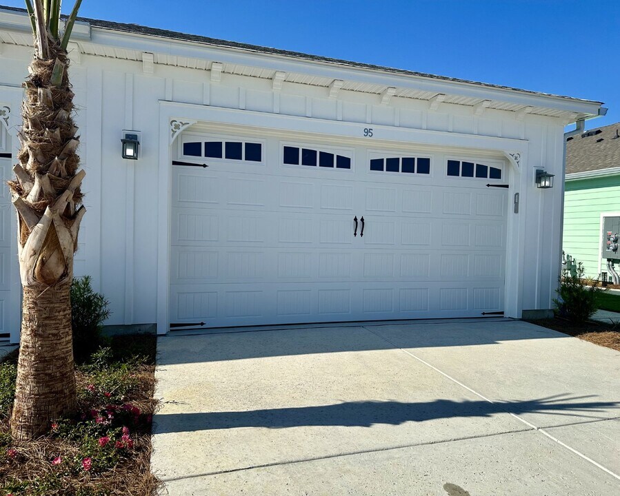 95 Seaplane Dr in Hardeeville, SC - Building Photo