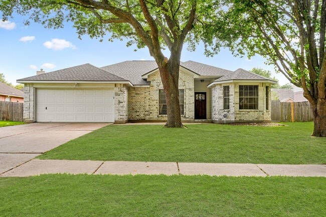 property at 1242 Hunter Wood Dr