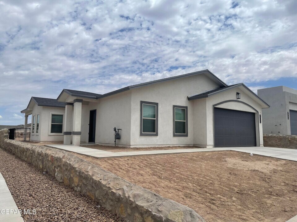 553 Osier Dr in Canutillo, TX - Building Photo