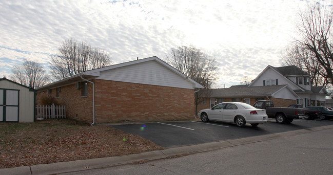 35 Overlook Dr in Bargersville, IN - Foto de edificio - Building Photo