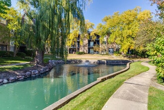 2025 Ammer Ridge Ct in Glenview, IL - Building Photo - Building Photo