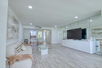 4246 Deste Ct in Greenacres, FL - Building Photo - Building Photo