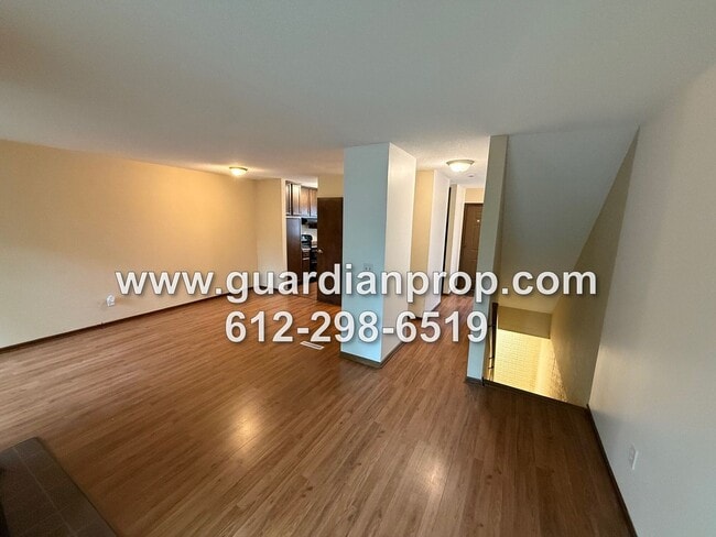 6680 Gretchen Ln N in Oakdale, MN - Building Photo - Building Photo
