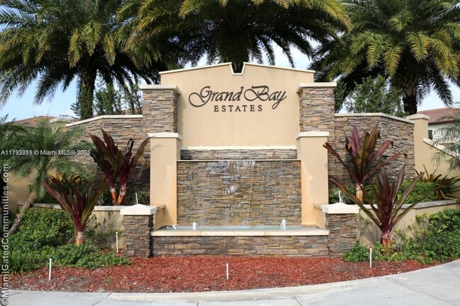 8770 NW 99th Path in Doral, FL - Building Photo - Building Photo