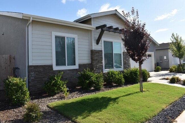 2446 Bastidas Dr in Merced, CA - Building Photo - Building Photo