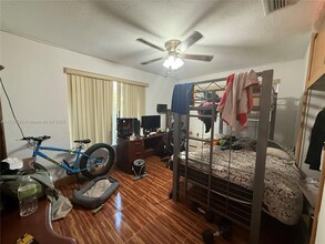 6570 Hayes St in Hollywood, FL - Building Photo - Building Photo