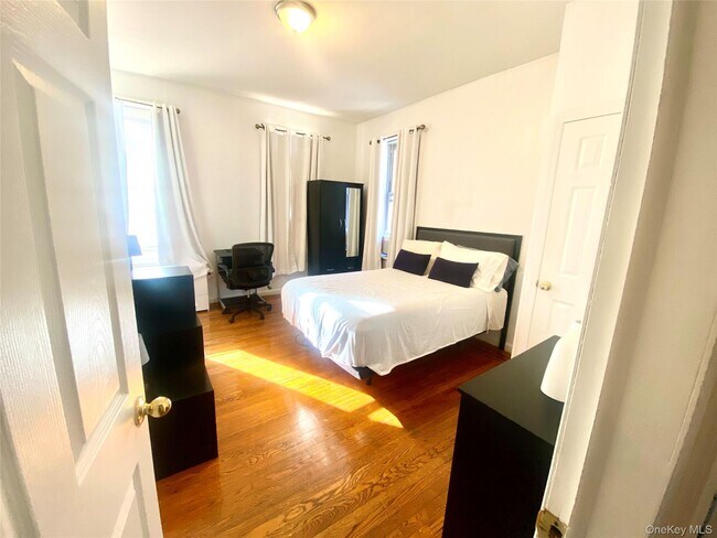 92-02-92-37 37th Ave in Queens, NY - Building Photo - Building Photo