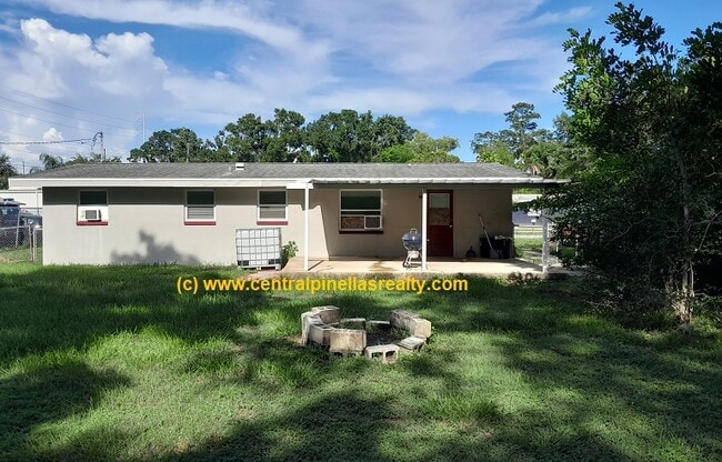 1374 Lady Marion Ln in Dunedin, FL - Building Photo - Building Photo