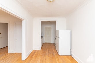 4414 N Whipple St, Unit 14-2N in Chicago, IL - Building Photo - Building Photo