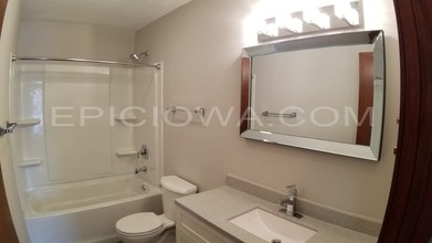 6524 Laurel Ln NE in Cedar Rapids, IA - Building Photo - Building Photo