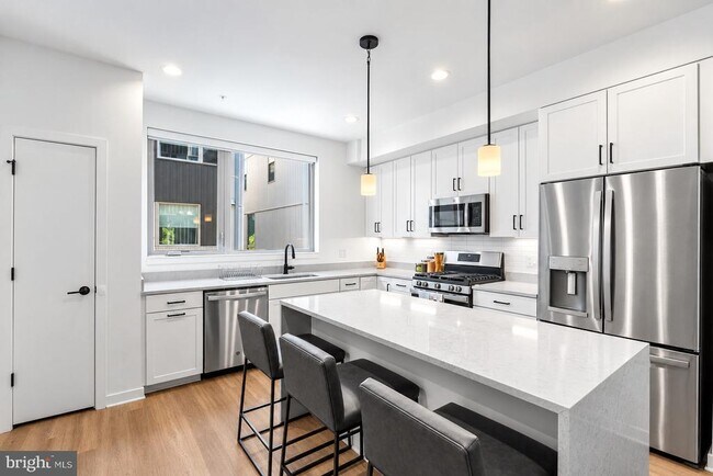 3107 Birchview Walk