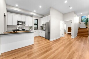 2430 E 7th St in Long Beach, CA - Building Photo