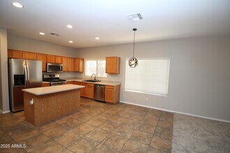 8166 W Rose Garden Ln in Peoria, AZ - Building Photo - Building Photo