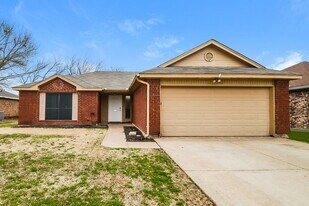 6612 Hightower Dr in Watauga, TX - Building Photo