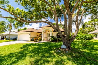 871 Brookview Ln in Rockledge, FL - Foto de edificio - Building Photo