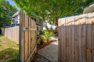2235 1st Ave N, Unit 4 in St. Petersburg, FL - Foto de edificio - Building Photo