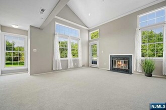 11 Cliff Dr, Unit 299 in Englewood, NJ - Building Photo - Building Photo