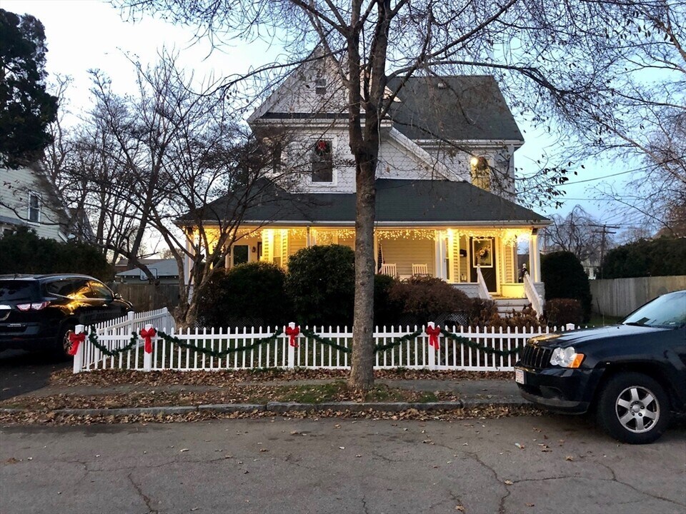 214 Billings St in Quincy, MA - Building Photo