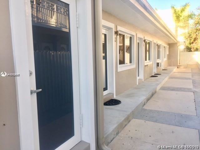 7921 Abbott Ave-Unit -4 in Miami, FL - Building Photo