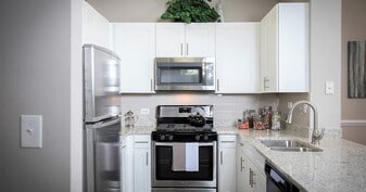 Woodlake Apartments in Gurnee, IL - Building Photo