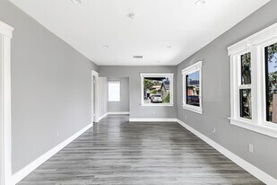 2914 E 5th St in Long Beach, CA - Building Photo