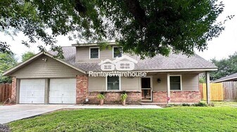 11707 Kenzie Ct in Stafford, TX - Building Photo