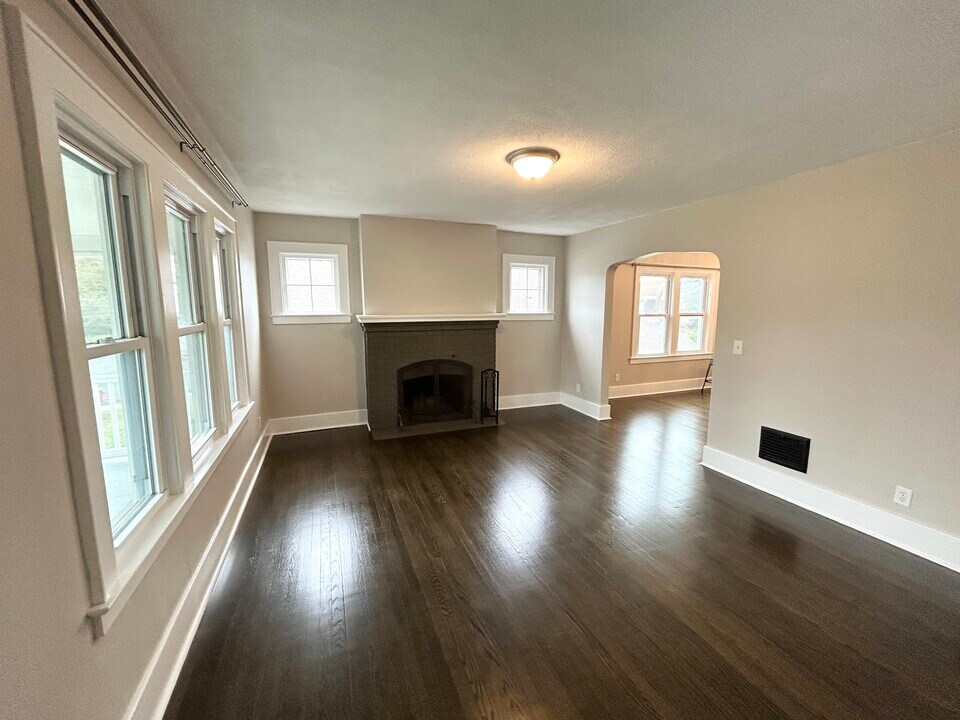 1205 Court St, Unit 1205 in Syracuse, NY - Building Photo