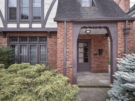 18414 Newell Rd, Unit 2 in Shaker Heights, OH - Building Photo