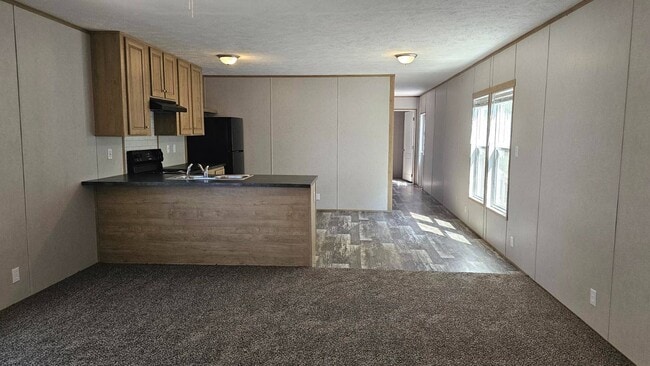 2320 E MacArthur Rd in Wichita, KS - Building Photo - Building Photo