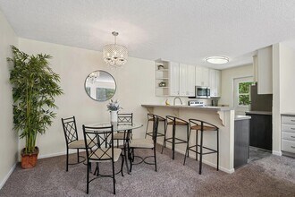 13525 Zenith Ln in Eden Prairie, MN - Building Photo - Building Photo