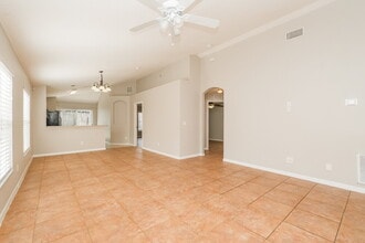 10237 Lakeside Vista Dr in Riverview, FL - Building Photo - Building Photo