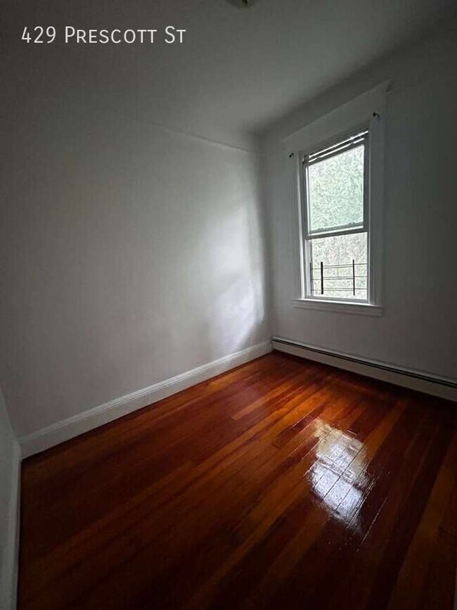 429 Prescott St in Yonkers, NY - Building Photo - Building Photo