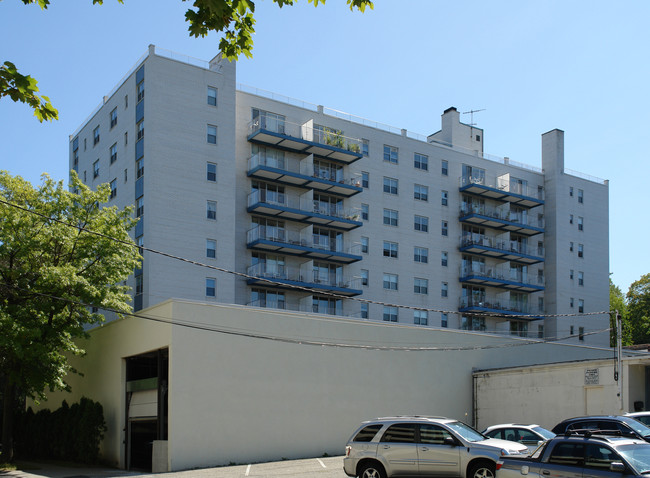 Wedgewood Apartments in White Plains, NY - Building Photo - Building Photo