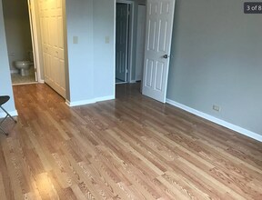 1475 Rebecca Dr, Unit 1475 Rebecca Drive Apt 102 in Hoffman Estates, IL - Foto de edificio - Building Photo