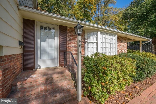 9912 Colony Rd in Fairfax, VA - Foto de edificio - Building Photo