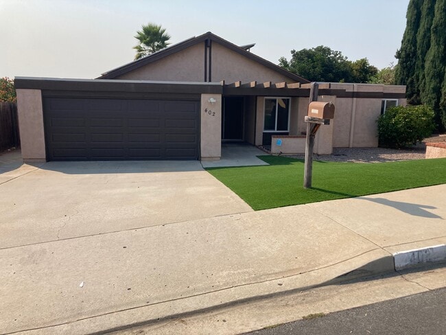 402 Paseo Alegre in San Marcos, CA - Building Photo - Building Photo