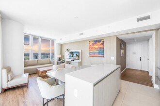 4011 S Ocean Dr in Hollywood, FL - Building Photo - Building Photo