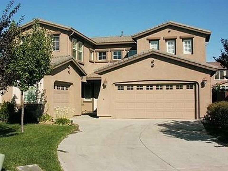 10244 Estrela Ct in Elk Grove, CA - Building Photo