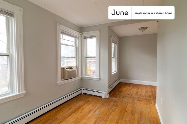 Private bedroom in 4 bed/1 bath Home in Boston, MA - Building Photo - Building Photo
