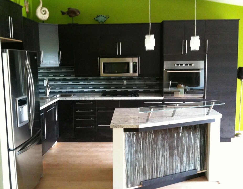 817 Warwick Ave in Thousand Oaks, CA - Foto de edificio