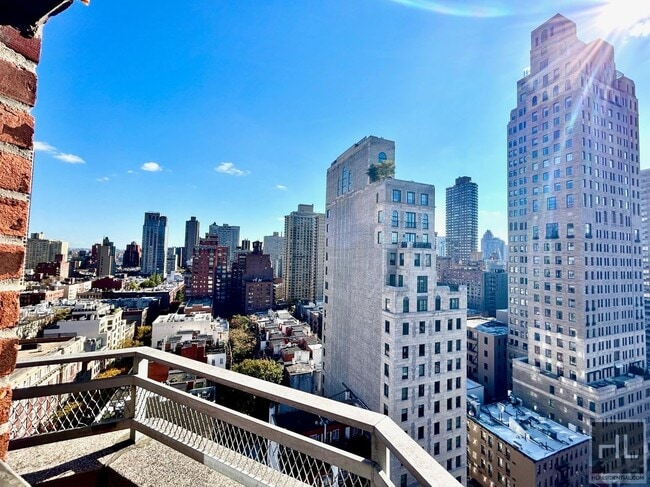 East 82nd Street in New York, NY - Building Photo - Building Photo